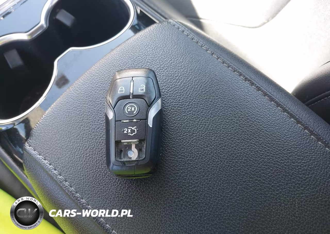 2015 Ford Fusion Energi Titanium VIN:3FA6P0SU7FR217145 - 11