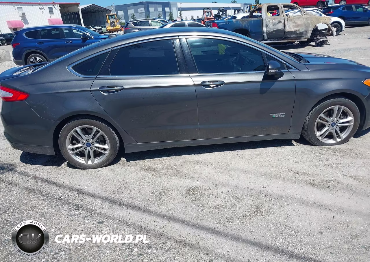 2015 Ford Fusion Energi Titanium VIN:3FA6P0SU7FR217145 - 4