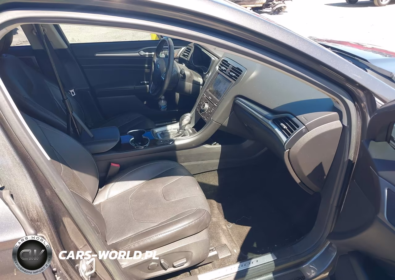 2015 Ford Fusion Energi Titanium VIN:3FA6P0SU7FR217145 - 5