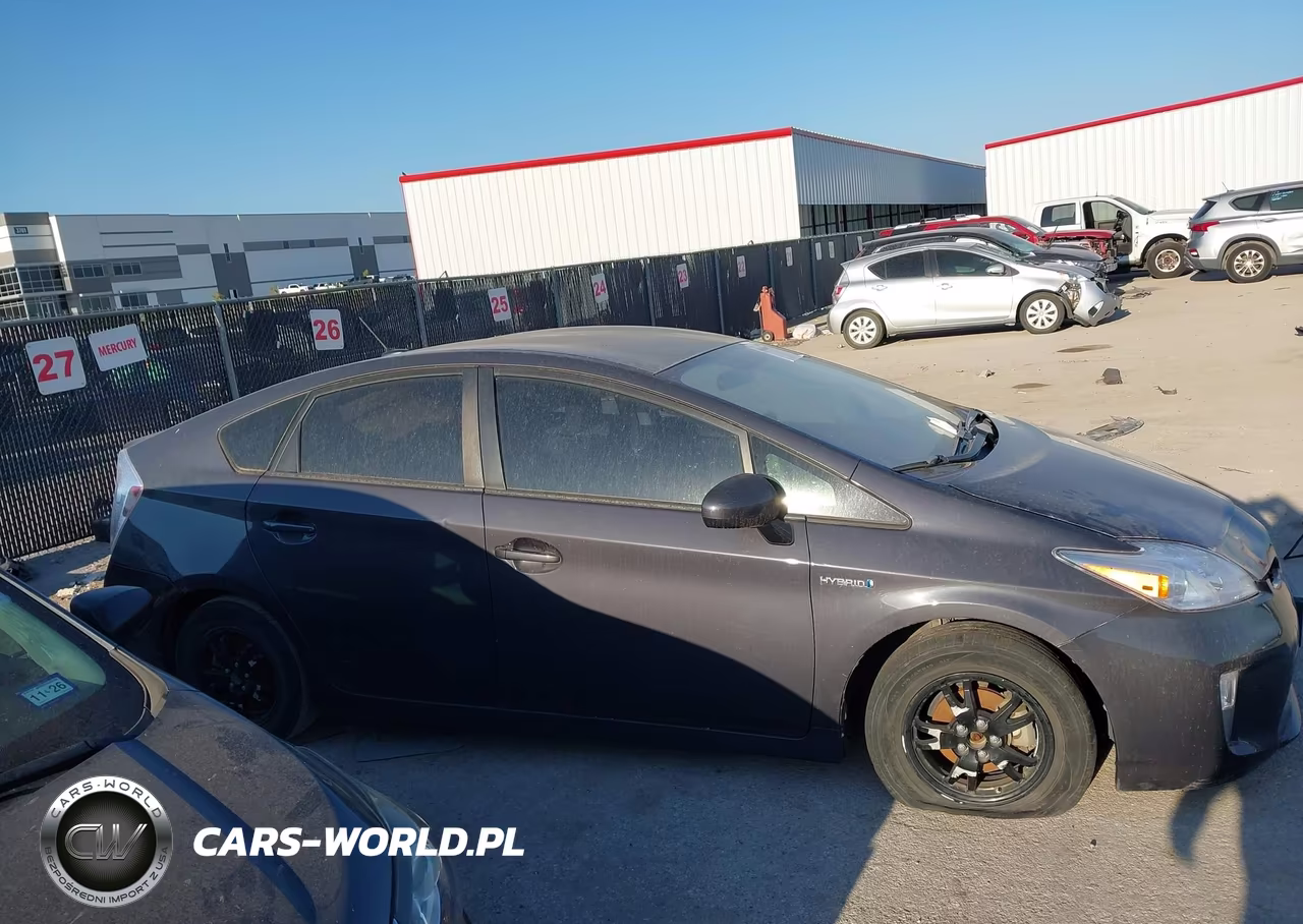 2013 Toyota Prius Three VIN:JTDKN3DU2D5572477 - 13