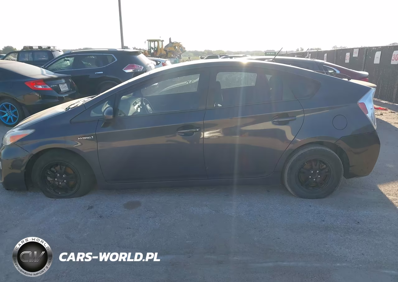 2013 Toyota Prius Three VIN:JTDKN3DU2D5572477 - 14