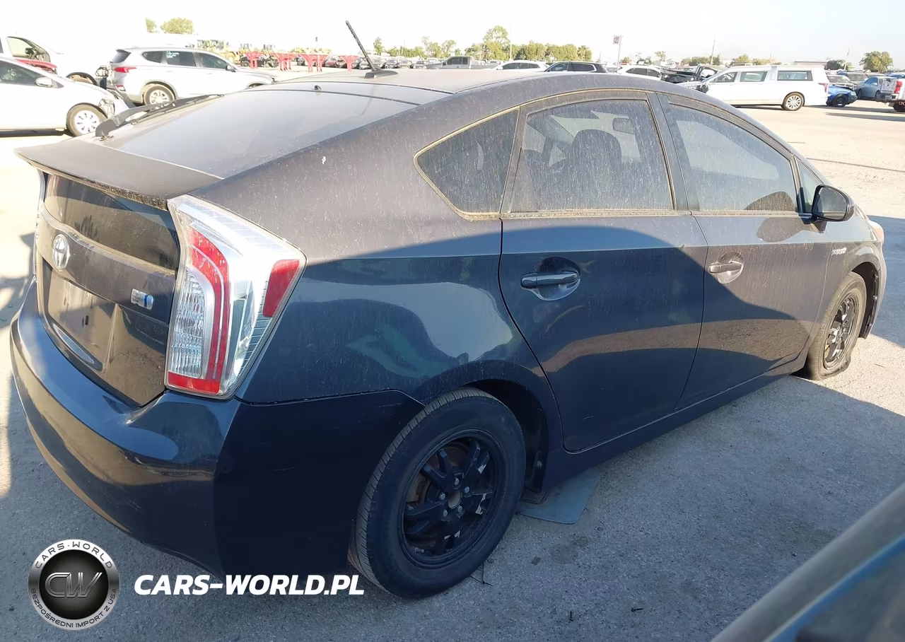 2013 Toyota Prius Three VIN:JTDKN3DU2D5572477 - 4