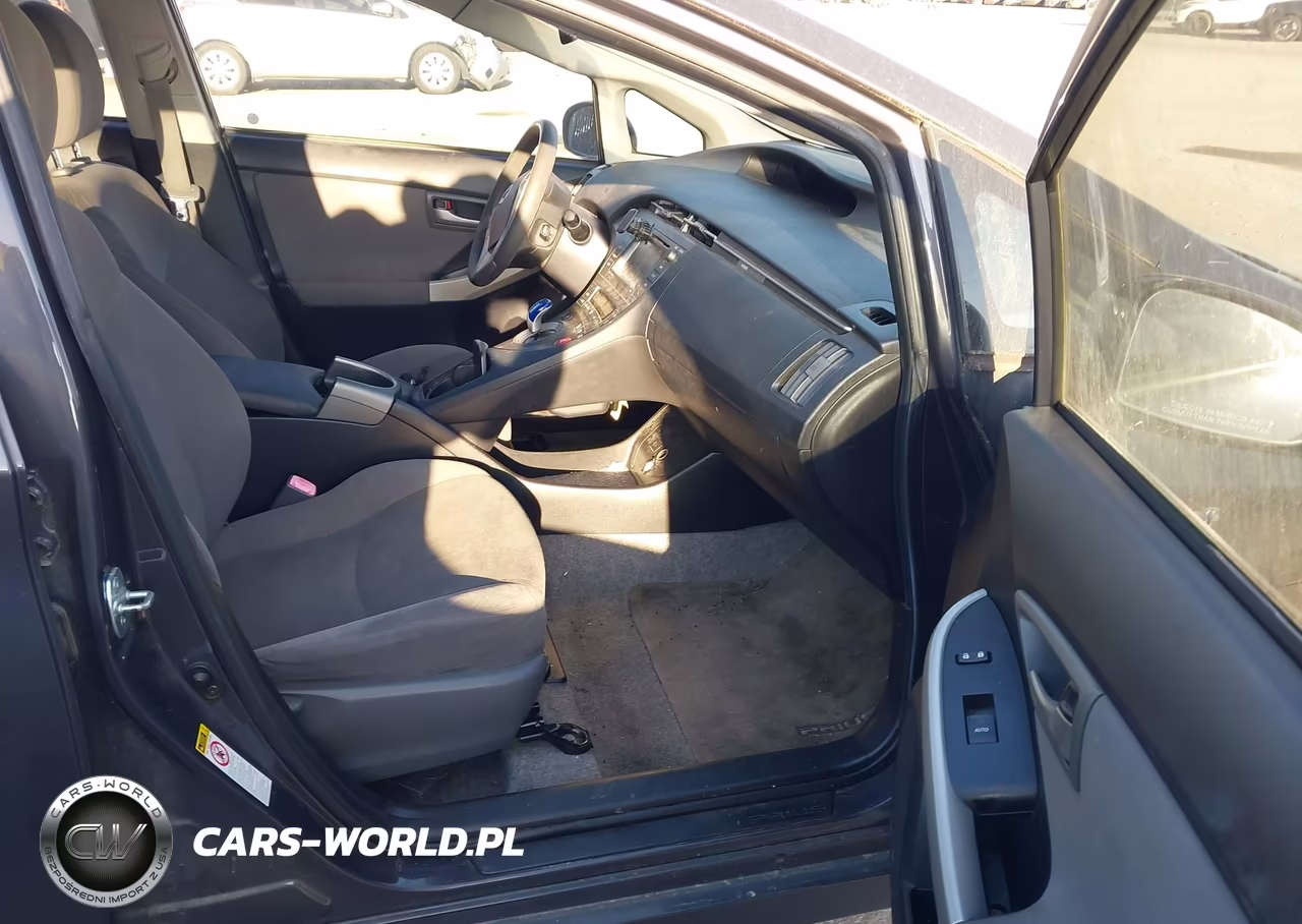 2013 Toyota Prius Three VIN:JTDKN3DU2D5572477 - 5