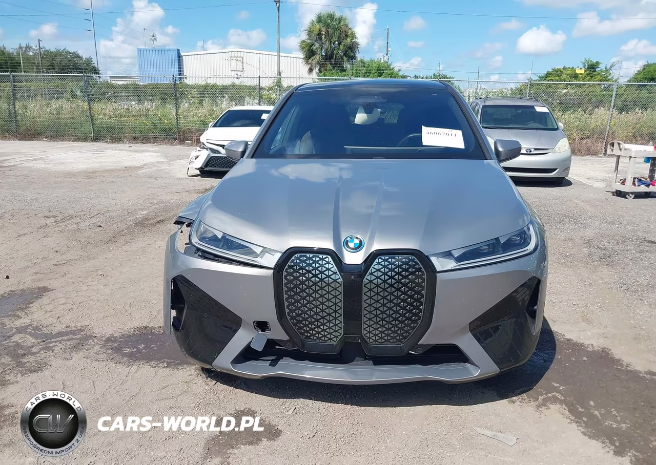 2024 BMW Ix xDrive50 VIN:WB523CF04RCP88295 - 12