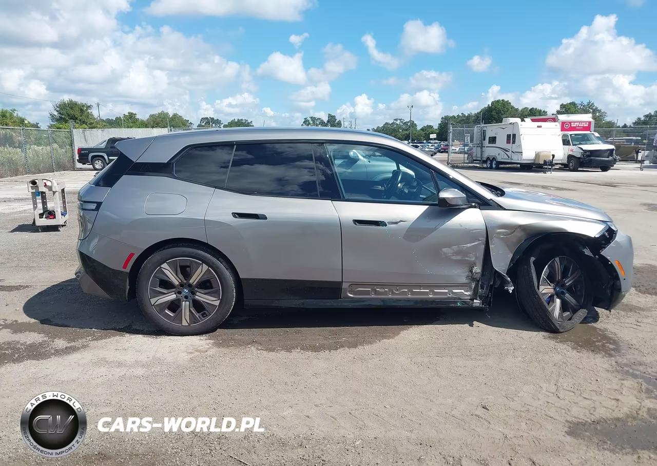 2024 BMW Ix xDrive50 VIN:WB523CF04RCP88295 - 13