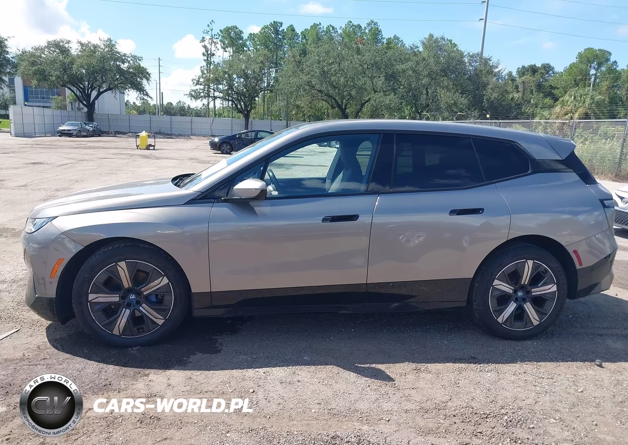 2024 BMW Ix xDrive50 VIN:WB523CF04RCP88295 - 14