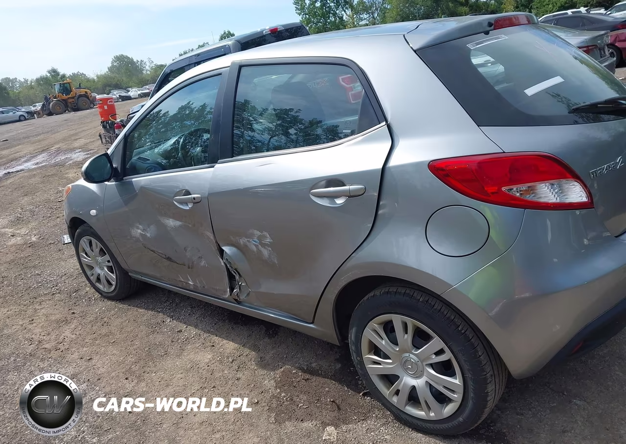 2014 Mazda Mazda2 Sport VIN:JM1DE1KY6E0183696 - 14