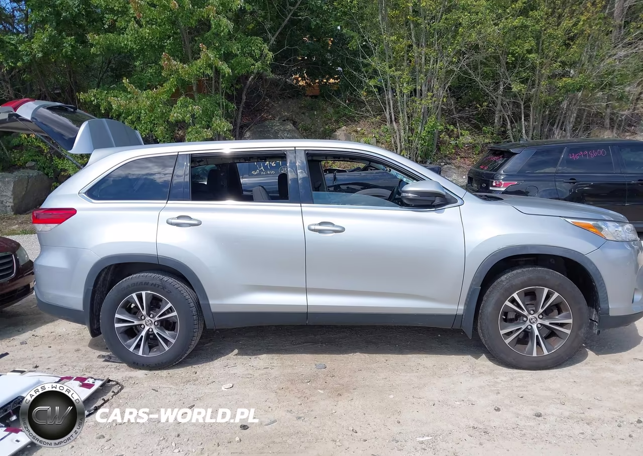 2019 Toyota Highlander Le VIN:5TDBZRFH3KS745504 - 14