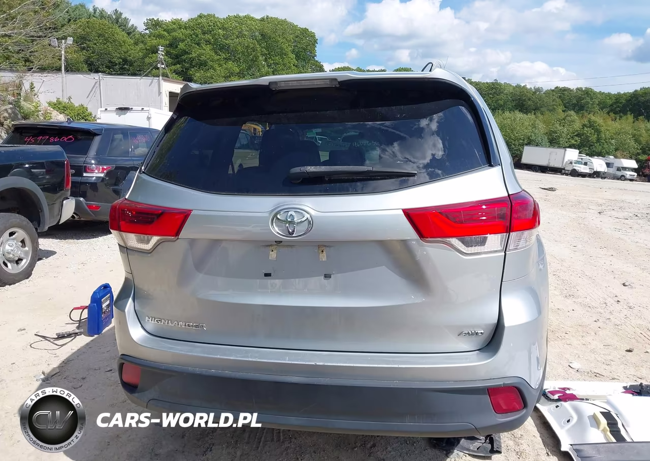 2019 Toyota Highlander Le VIN:5TDBZRFH3KS745504 - 17