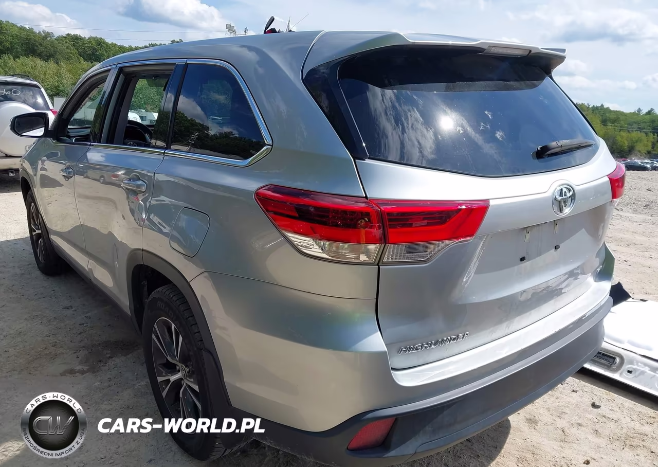 2019 Toyota Highlander Le VIN:5TDBZRFH3KS745504 - 3