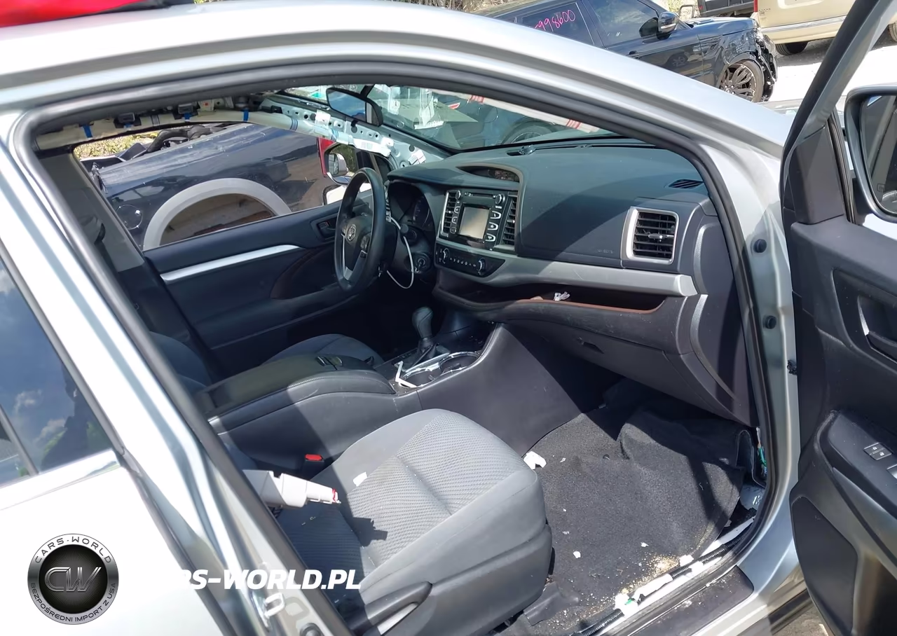 2019 Toyota Highlander Le VIN:5TDBZRFH3KS745504 - 5