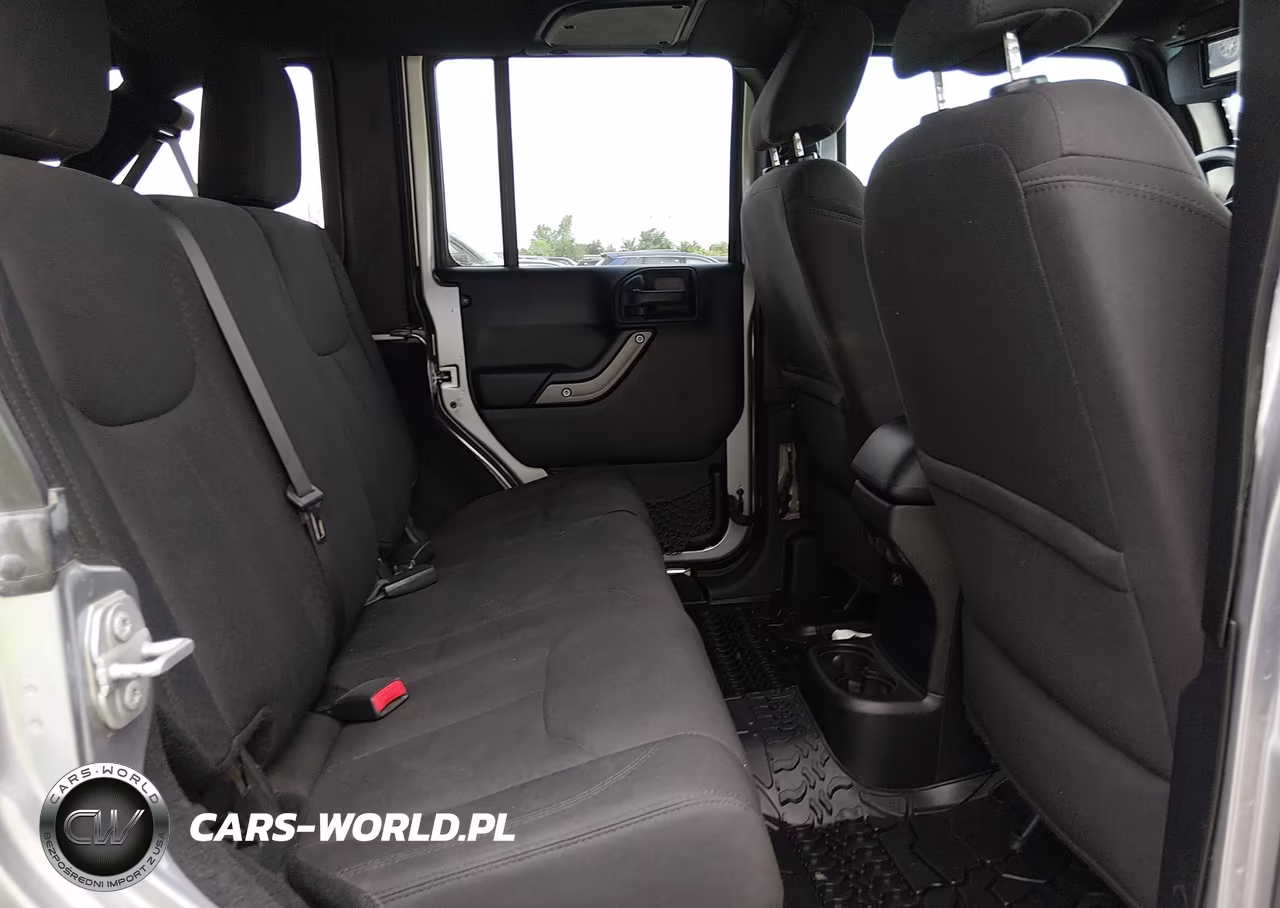 2017 Jeep Wrangler Unlimited Sport 4X4 VIN:1C4BJWDGXHL593070 - 8
