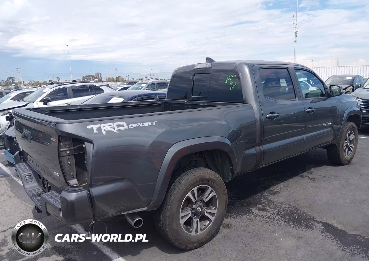 2018 Toyota Tacoma Trd Sport VIN:3TMBZ5DN4JM015925 - 4