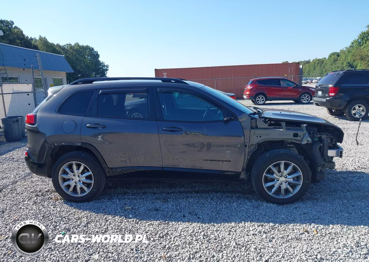 2018 Jeep Cherokee Latitude Tech Connect 4X4 VIN:1C4PJMCX9JD586719 - 14