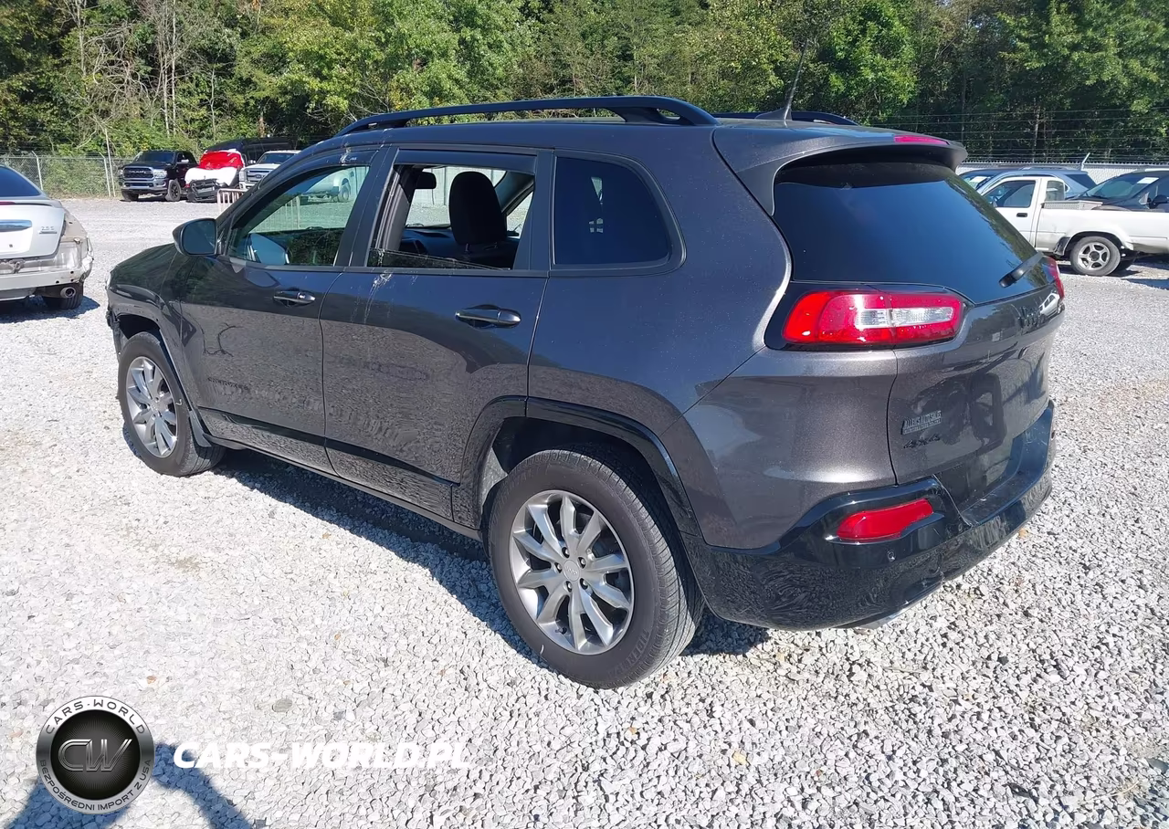 2018 Jeep Cherokee Latitude Tech Connect 4X4 VIN:1C4PJMCX9JD586719 - 3