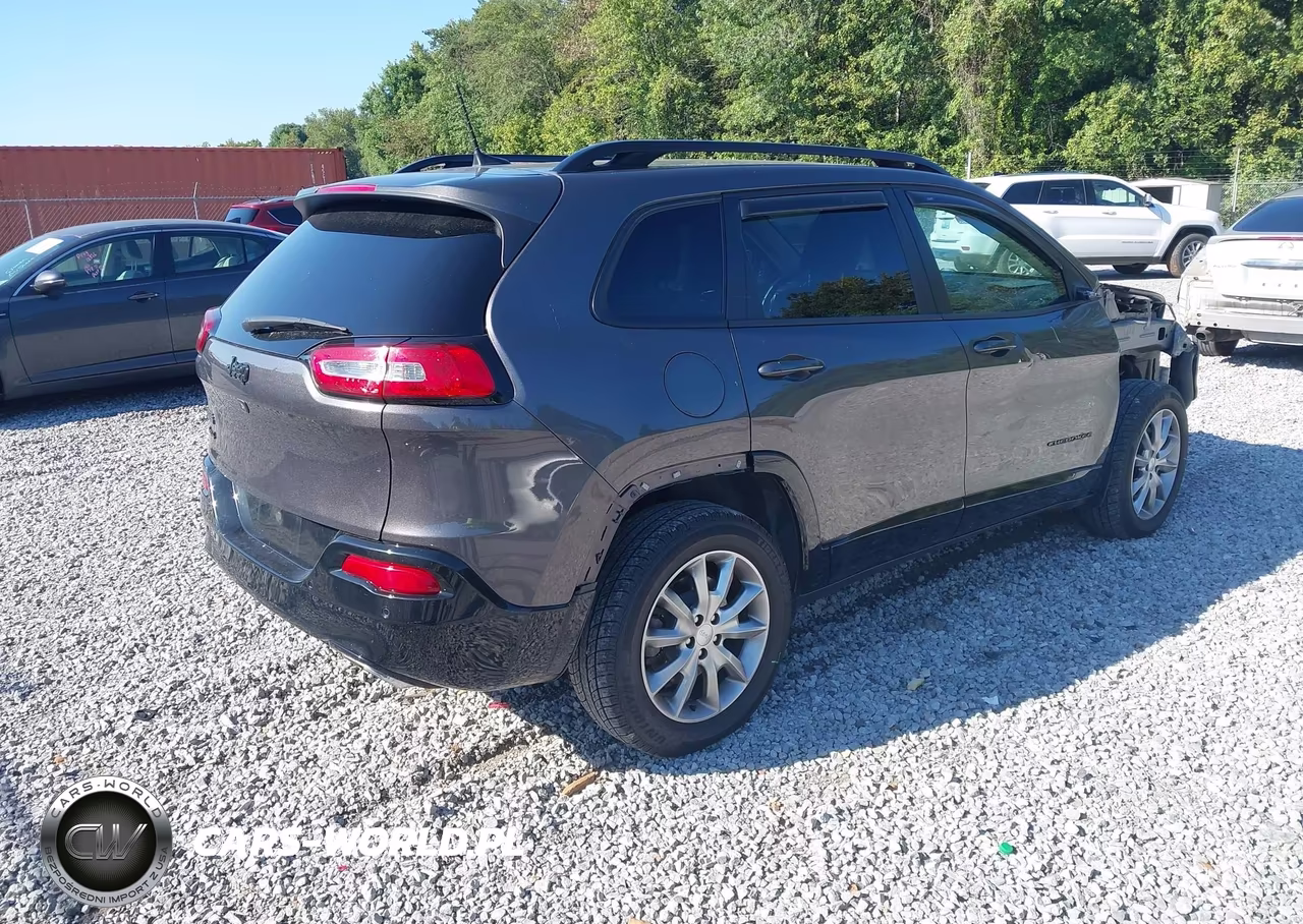 2018 Jeep Cherokee Latitude Tech Connect 4X4 VIN:1C4PJMCX9JD586719 - 4