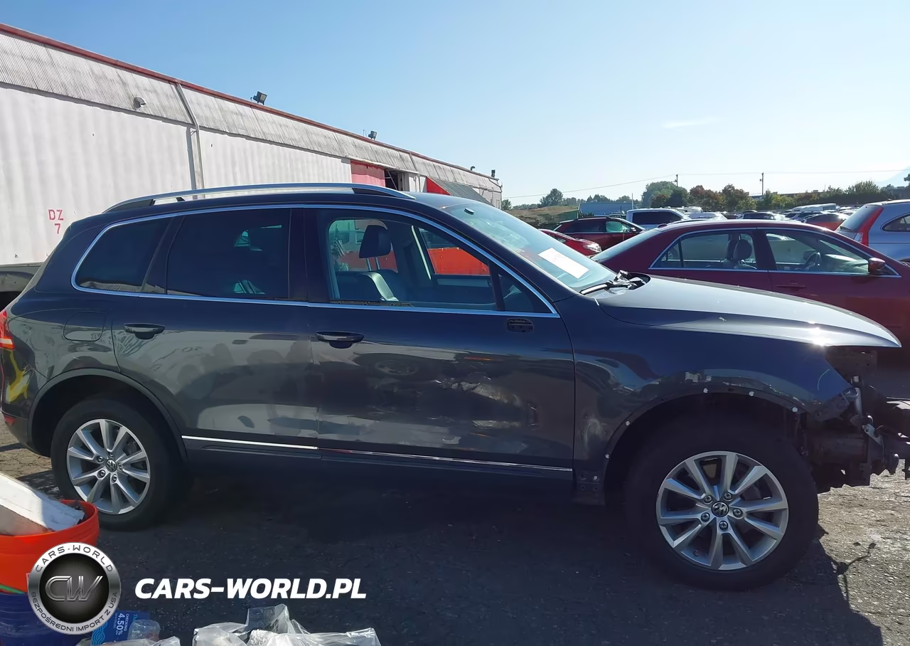 2014 Volkswagen Touareg 3.6L Sport VIN:WVGEF9BP6ED004553 - 14