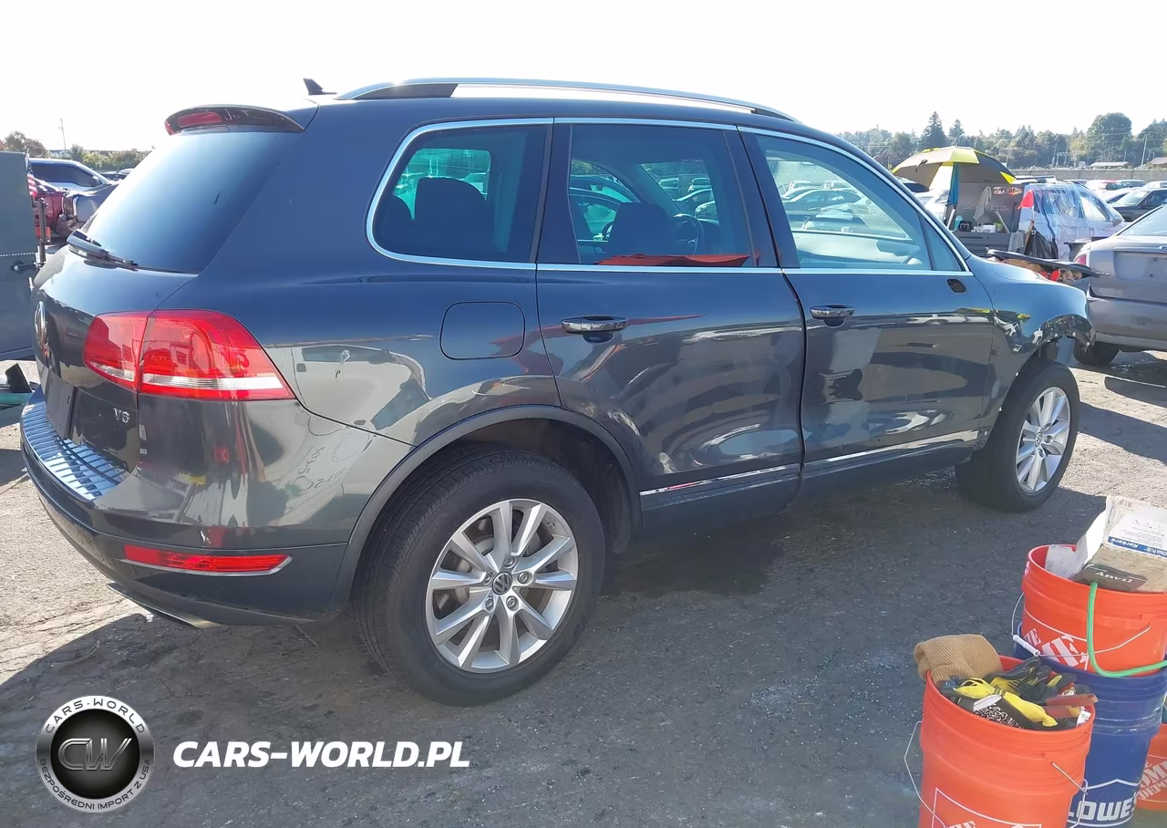 2014 Volkswagen Touareg 3.6L Sport VIN:WVGEF9BP6ED004553 - 4