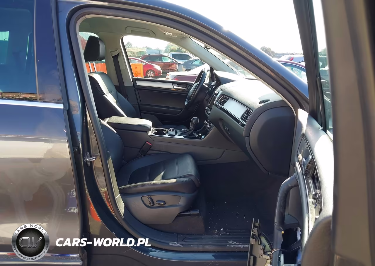 2014 Volkswagen Touareg 3.6L Sport VIN:WVGEF9BP6ED004553 - 5