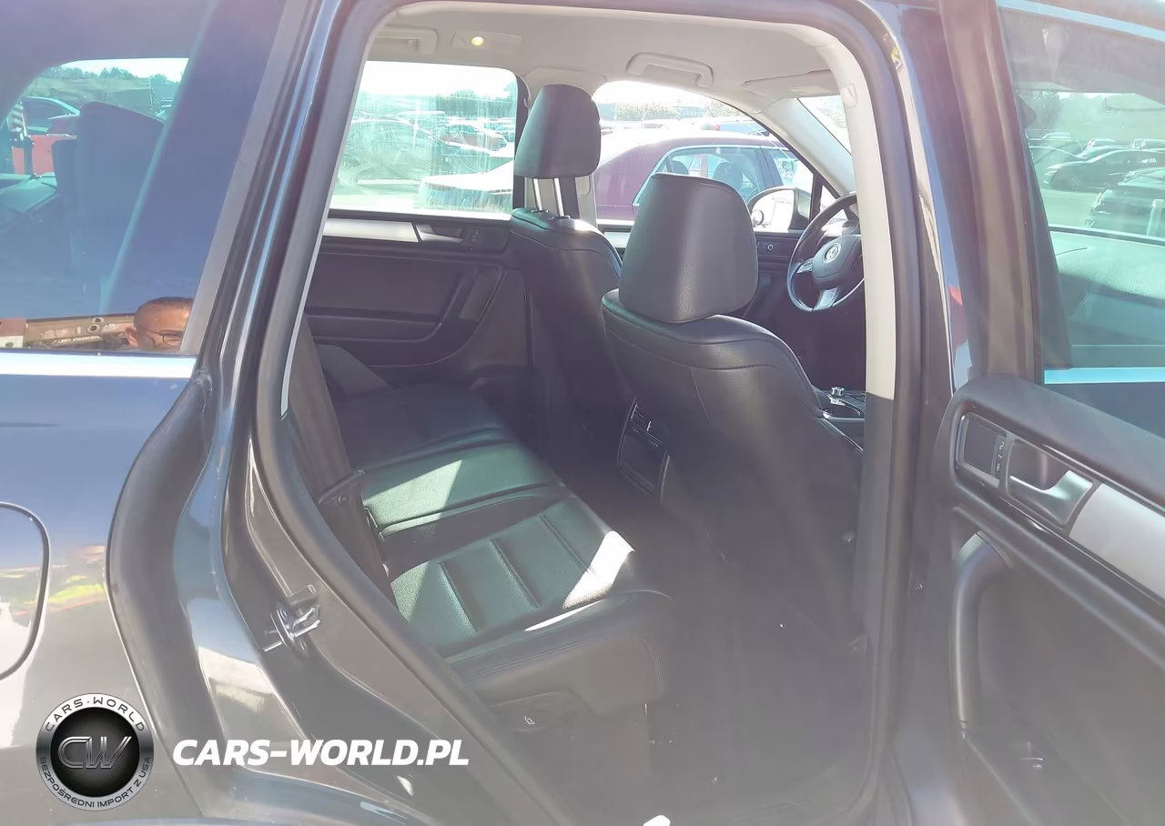 2014 Volkswagen Touareg 3.6L Sport VIN:WVGEF9BP6ED004553 - 8