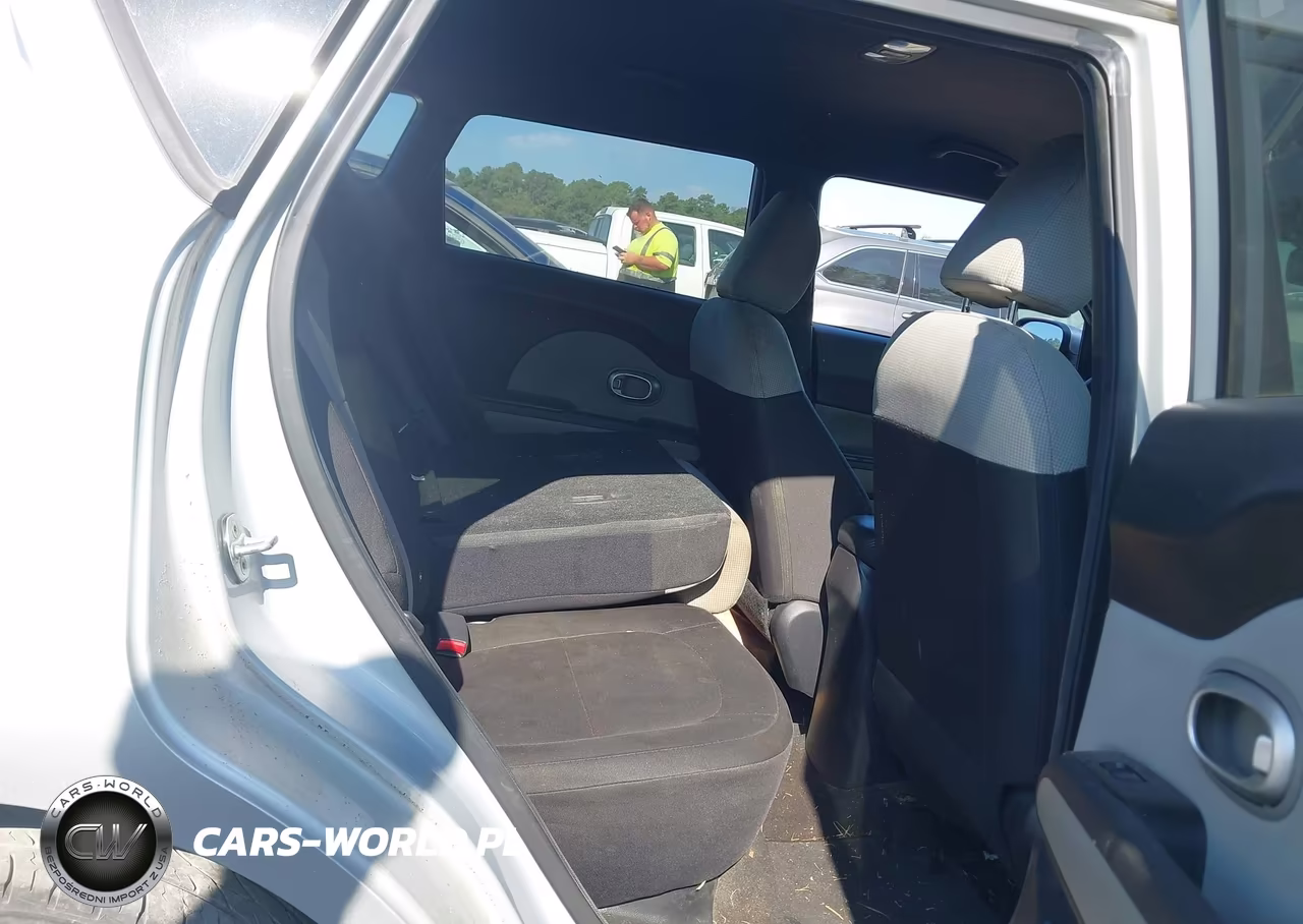 2015 Kia Soul VIN:KNDJN2A23F7753037 - 8