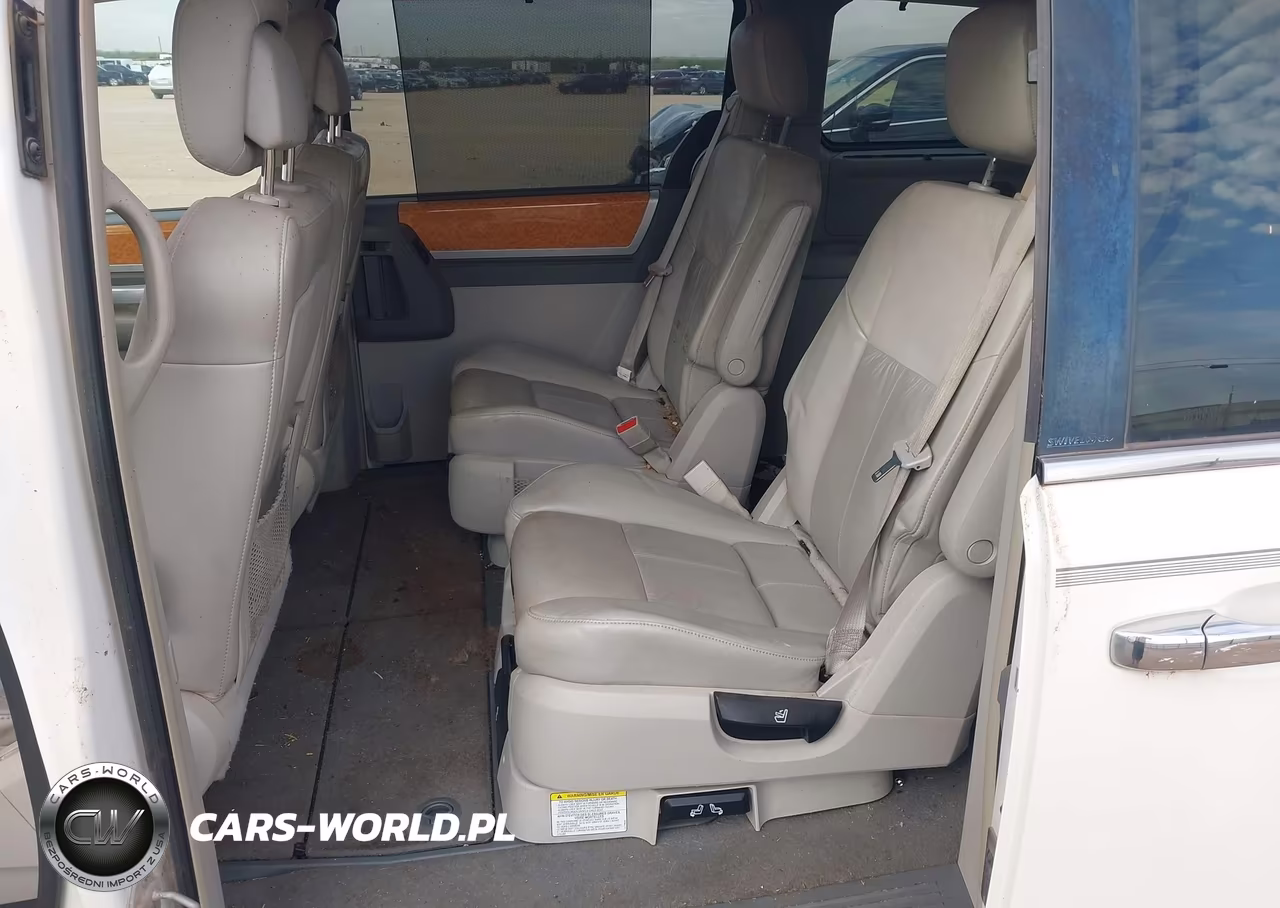 2010 Chrysler Town & Country New Limited VIN:2A4RR7DX5AR438916 - 8