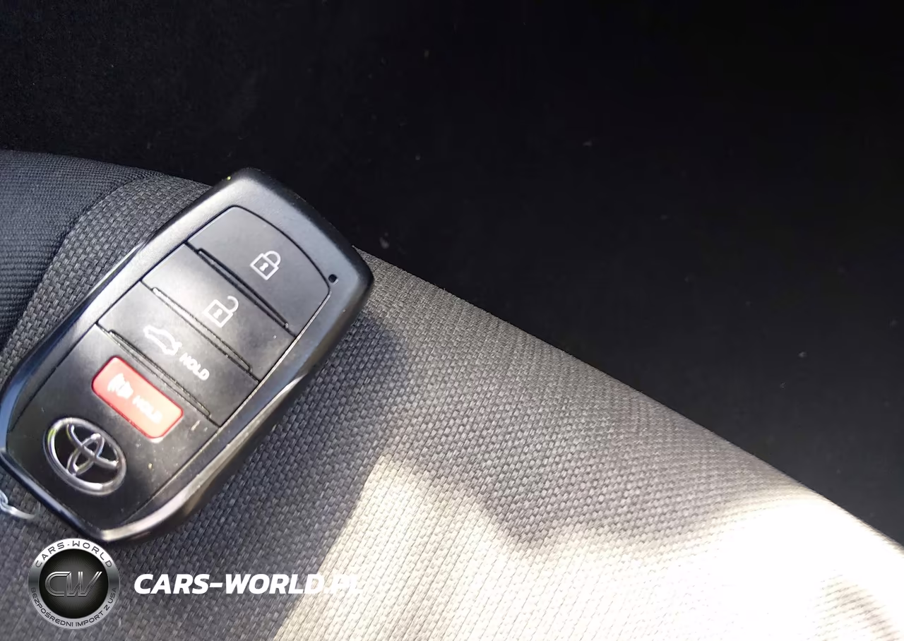 2025 Toyota Camry Le VIN:4T1DAACK3SU594642 - 11