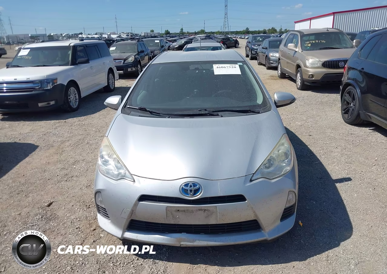 2014 Toyota Prius C Two VIN:JTDKDTB39E1573616 - 12