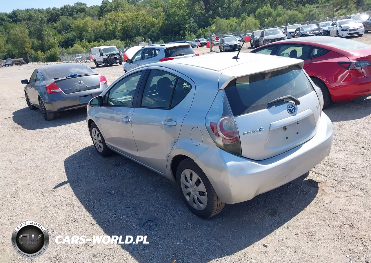 2014 Toyota Prius C Two VIN:JTDKDTB39E1573616 - 3