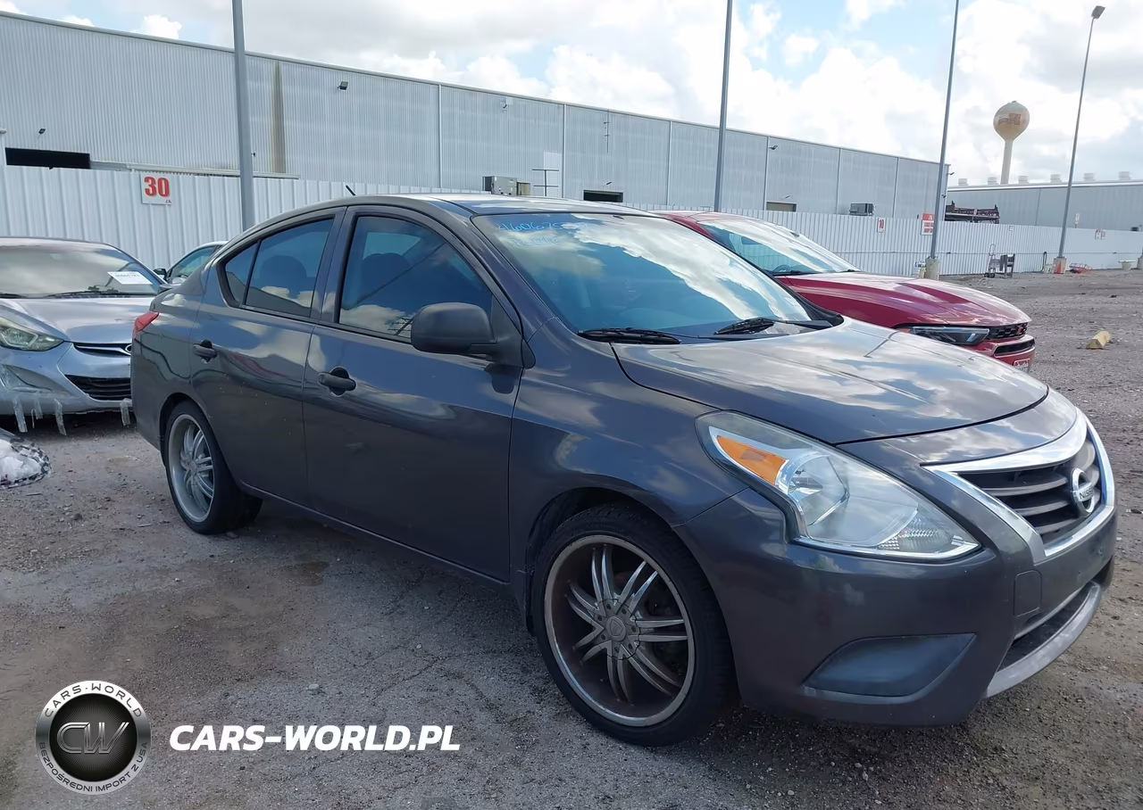 2015 Nissan Versa 1.6 S+