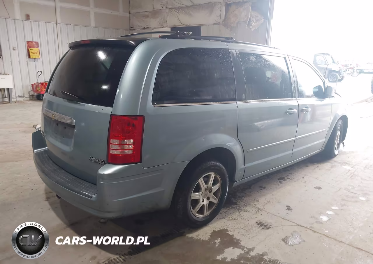 2008 Chrysler Town & Country Touring VIN:2A8HR54P18R128898 - 4