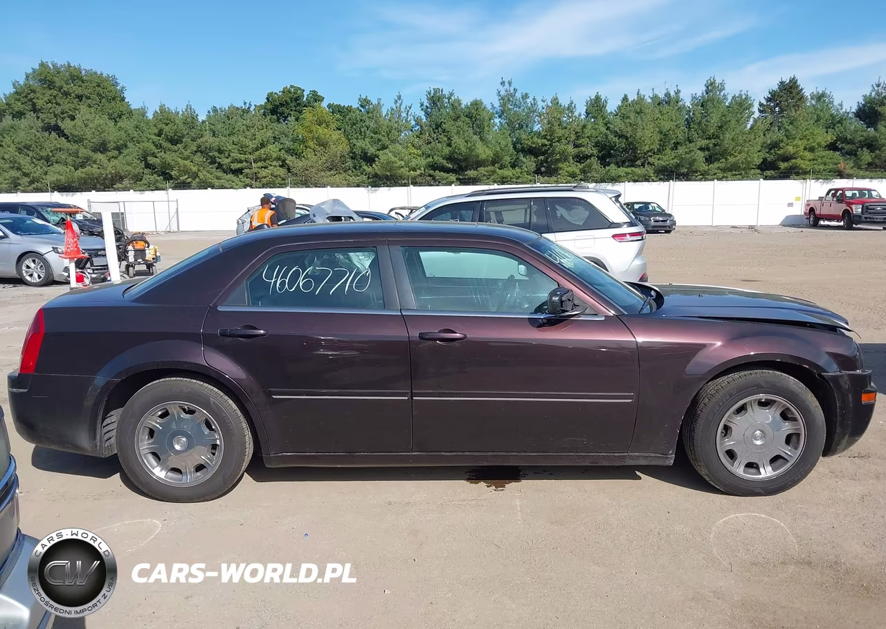 2005 Chrysler 300 Touring VIN:2C3AA53GX5H137932 - 13