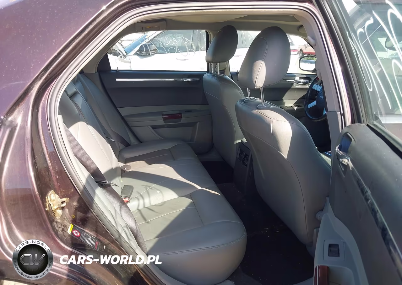 2005 Chrysler 300 Touring VIN:2C3AA53GX5H137932 - 8