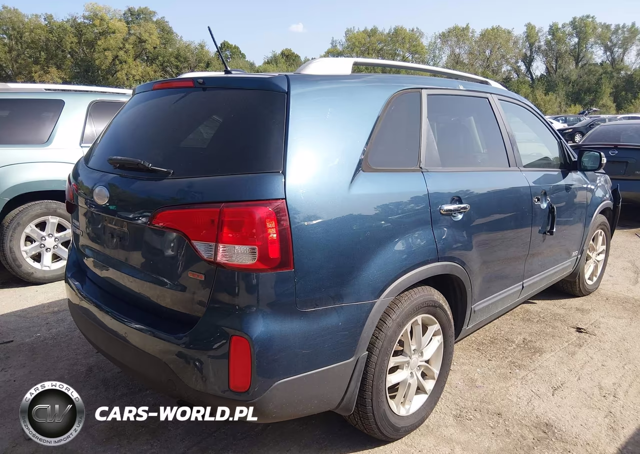 2015 Kia Sorento Lx VIN:5XYKTCA61FG592094 - 4