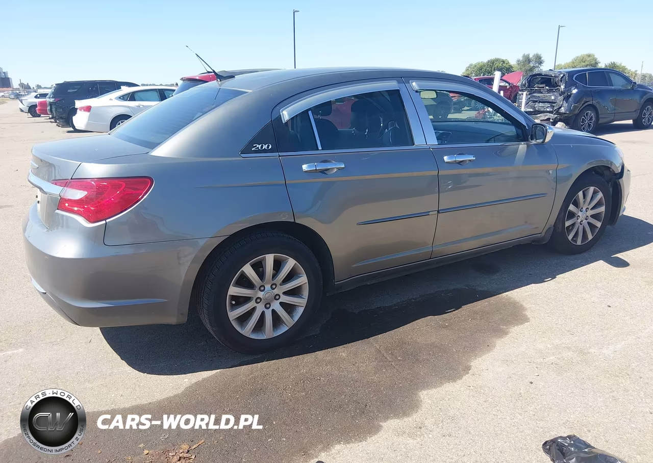 2013 Chrysler 200 Touring VIN:1C3CCBBB6DN588739 - 4
