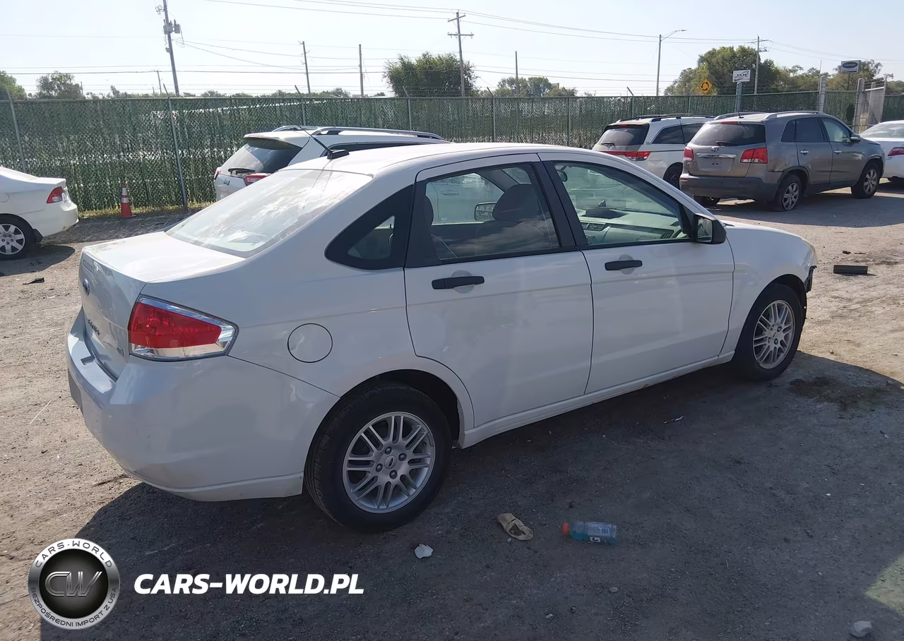 2010 Ford Focus Se VIN:1FAHP3FN6AW196470 - 4