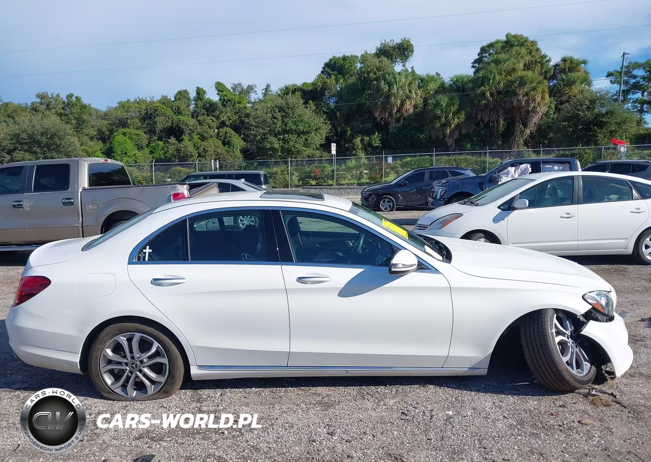2018 Mercedes-Benz C 300 4Matic VIN:55SWF4KB4JU240345 - 13