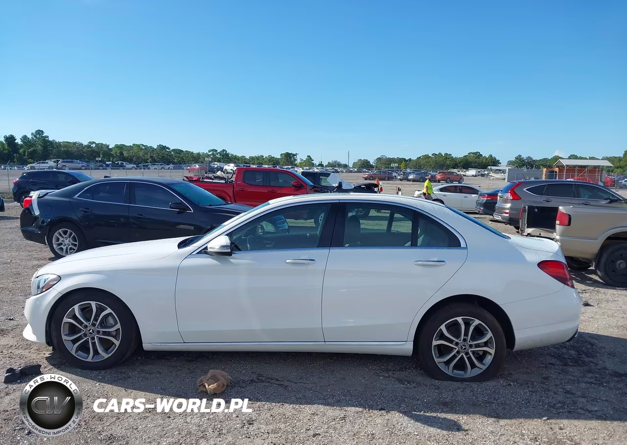 2018 Mercedes-Benz C 300 4Matic VIN:55SWF4KB4JU240345 - 14
