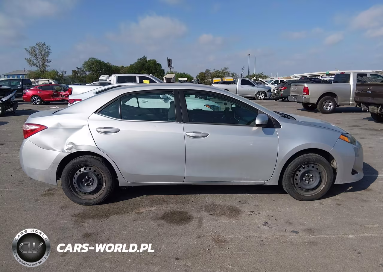 2018 Toyota Corolla Le VIN:5YFBURHE2JP790913 - 13