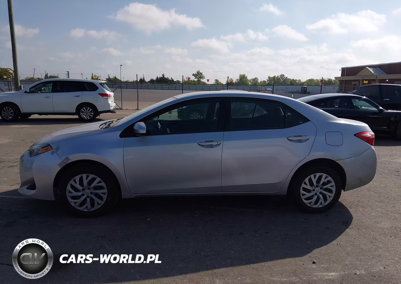 2018 Toyota Corolla Le VIN:5YFBURHE2JP790913 - 14