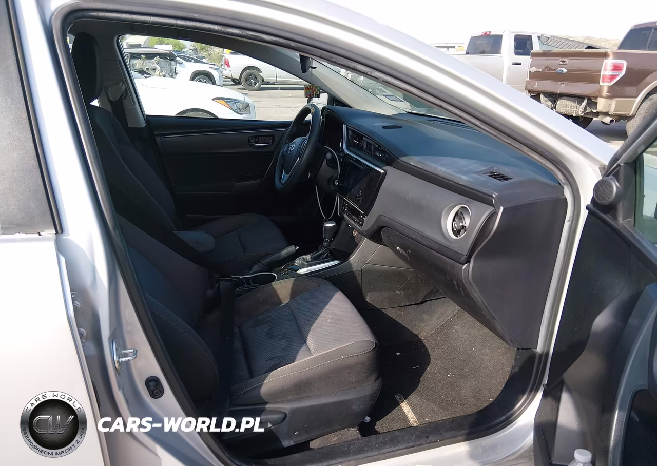 2018 Toyota Corolla Le VIN:5YFBURHE2JP790913 - 5