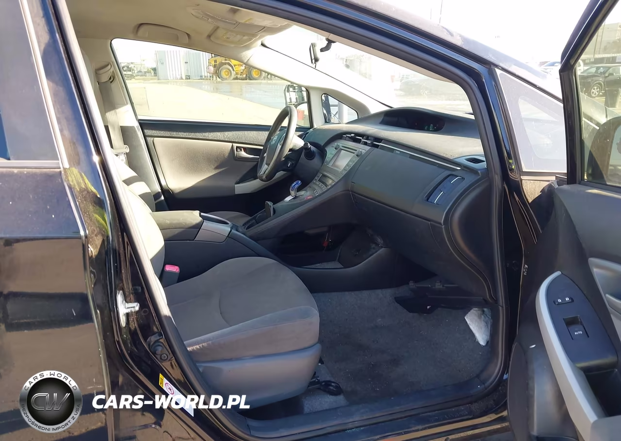 2012 Toyota Prius Two VIN:JTDKN3DUXC1523226 - 5