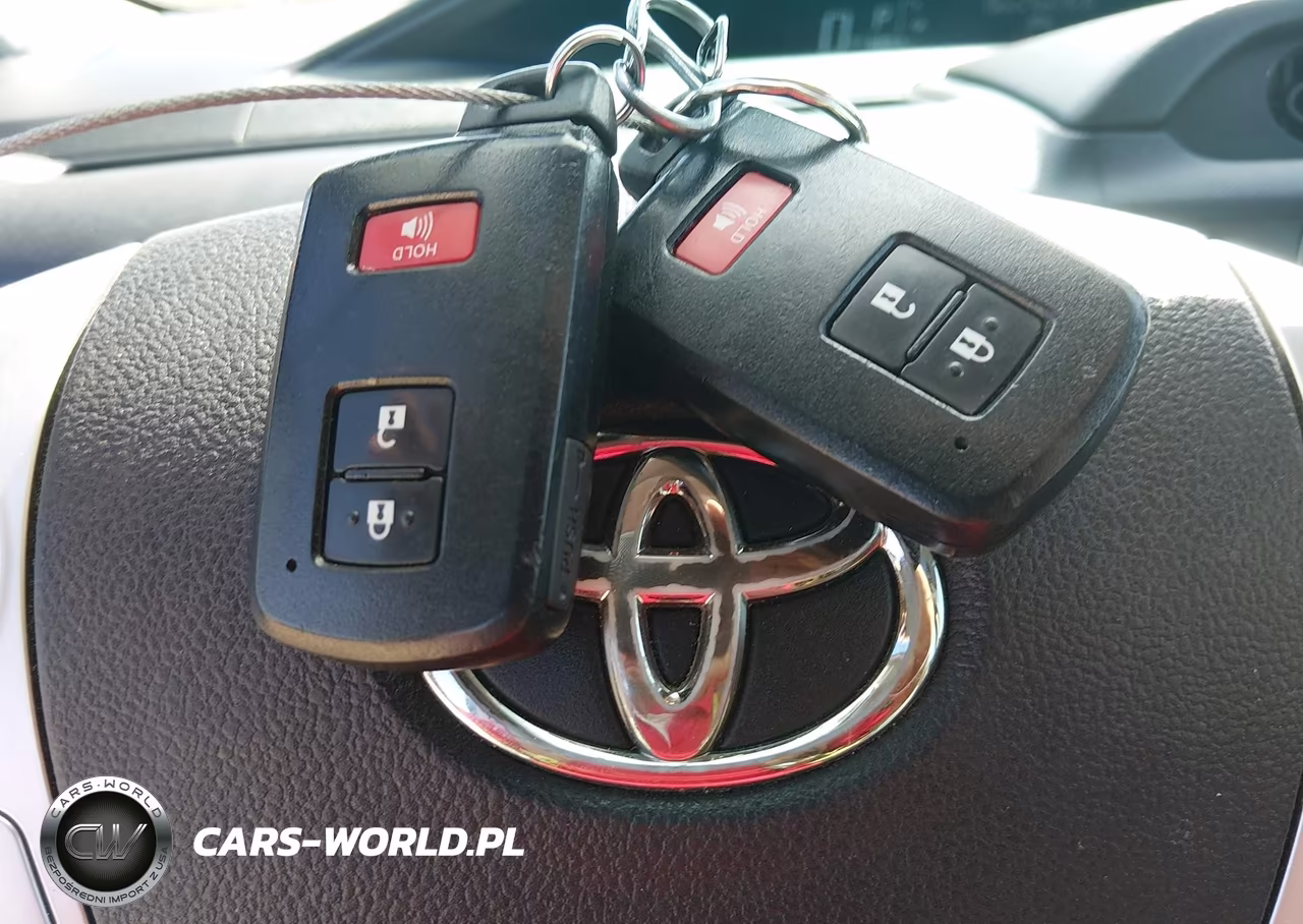 2015 Toyota Prius C Four VIN:JTDKDTB39F1097983 - 11