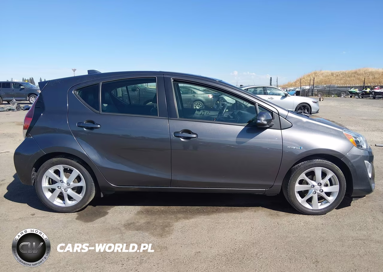 2015 Toyota Prius C Four VIN:JTDKDTB39F1097983 - 13