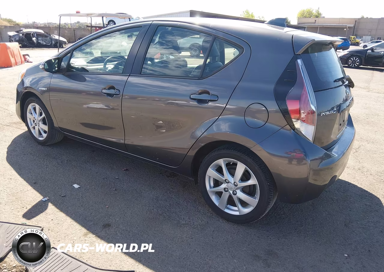 2015 Toyota Prius C Four VIN:JTDKDTB39F1097983 - 3