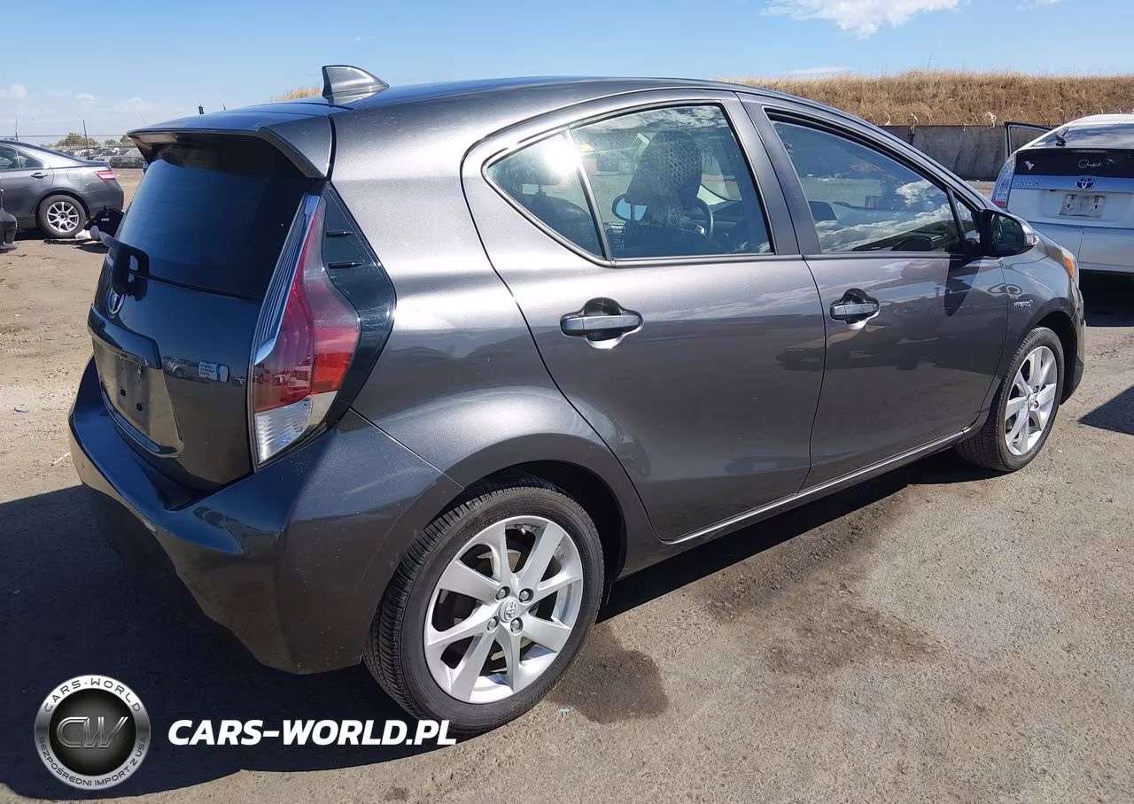 2015 Toyota Prius C Four VIN:JTDKDTB39F1097983 - 4