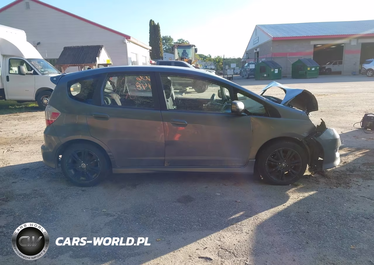 2011 Honda Fit Sport VIN:JHMGE8G56BC004389 - 13