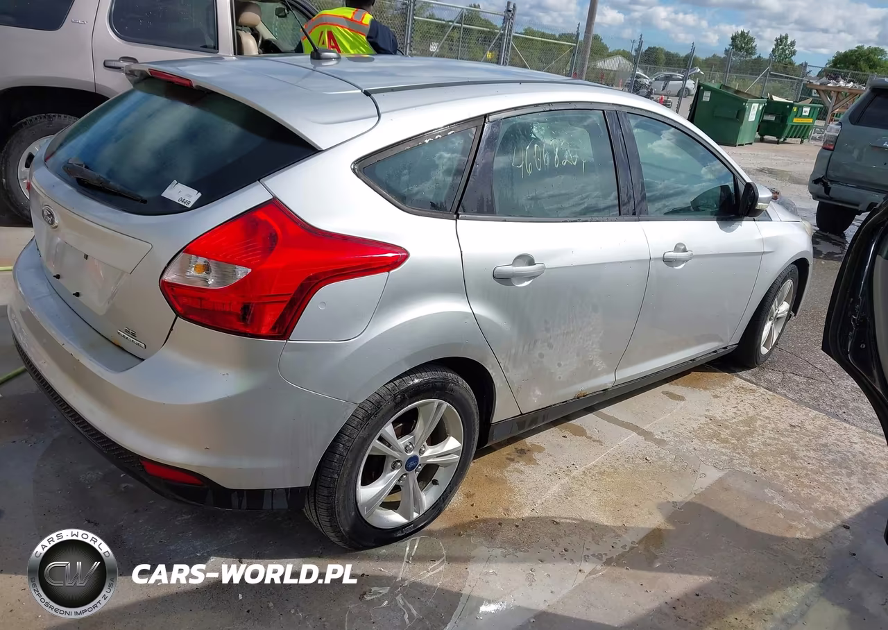 2014 Ford Focus Se VIN:1FADP3K22EL325743 - 4