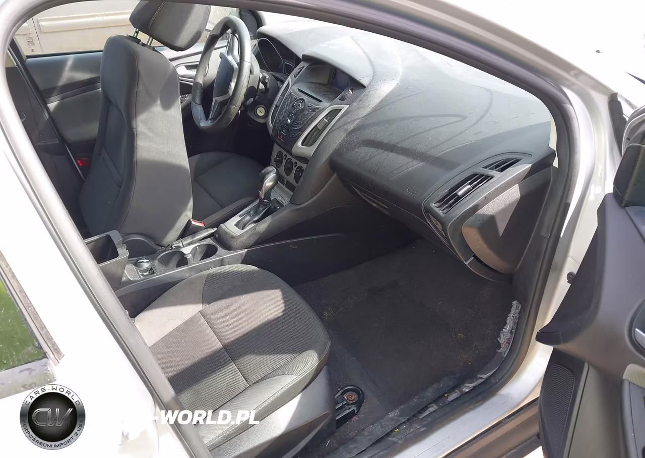 2014 Ford Focus Se VIN:1FADP3K22EL325743 - 5