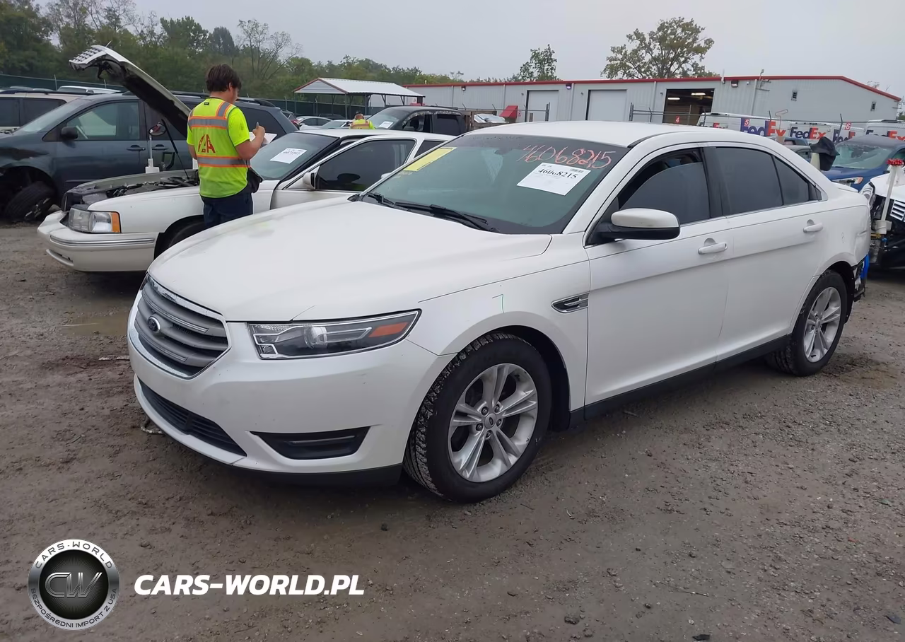 2015 Ford Taurus Sel VIN:1FAHP2E82FG167068 - 2